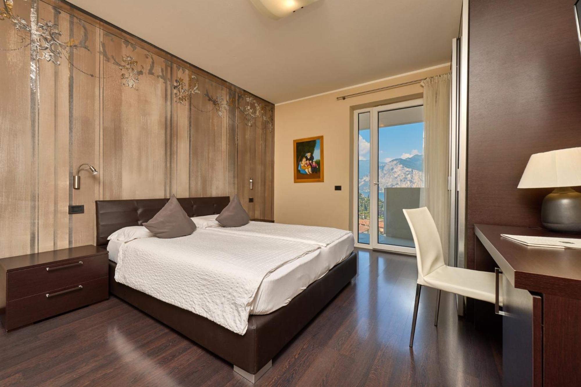 Hotel Smeralda 3*